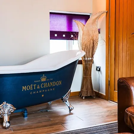 Nocleg ze śniadaniem Harrys Lounge 4*