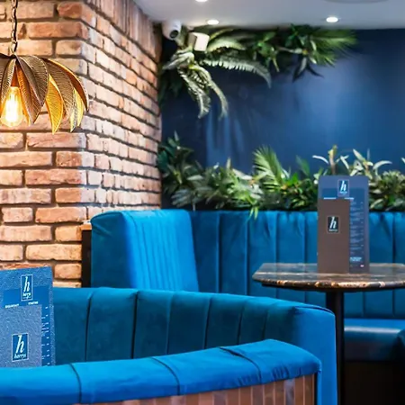 Nocleg ze śniadaniem Harrys Lounge 4*