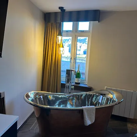 Harrys Lounge 4* Whitby