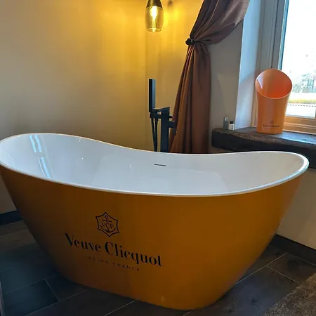 Harrys Lounge 4*