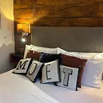 Harrys Bed and breakfast 4*