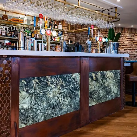 Harrys Bed & Breakfast 4*