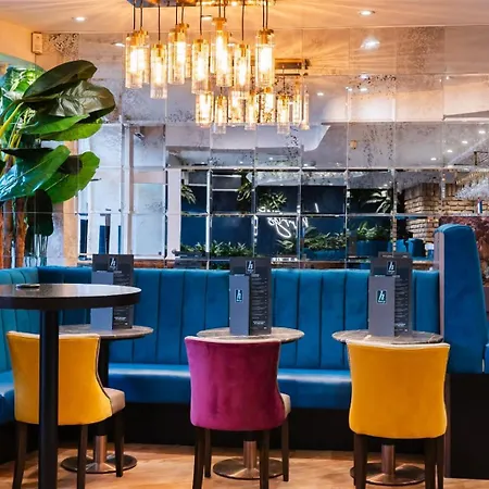 Harrys Lounge 4* Whitby