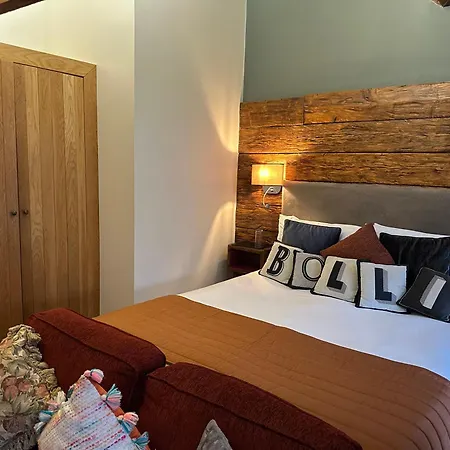 Harrys Lounge 4* Whitby