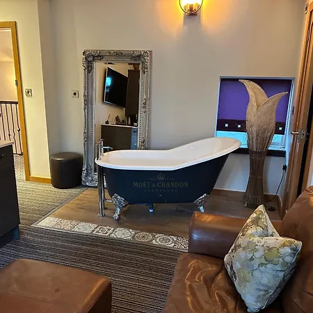 Harrys Lounge Bed & Breakfast 4*