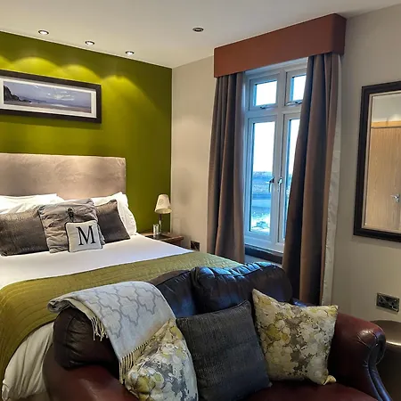 Harrys Lounge 4* Whitby