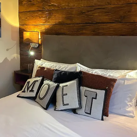 Harrys Lounge Bed & Breakfast 4*