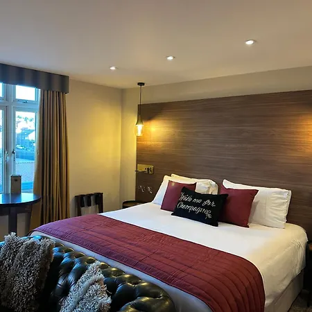 Harrys Lounge Bed & Breakfast 4*